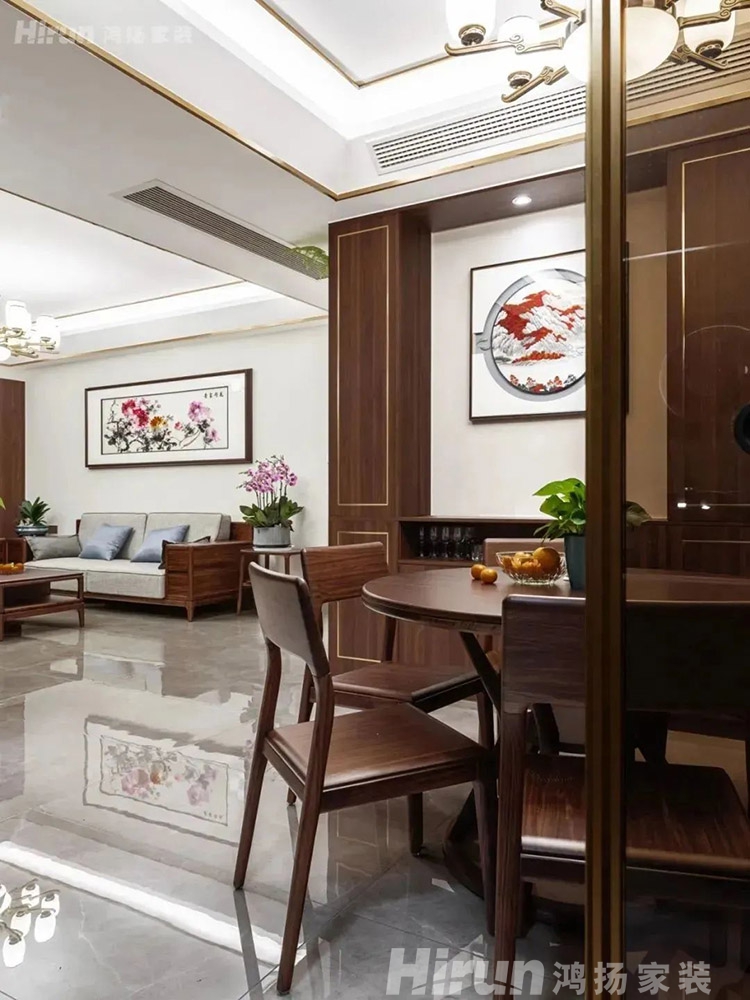 130㎡新中式家裝設(shè)計，客餐廳儒雅有禪意，隔墻裝出獨(dú)立小玄關(guān)，效果好極了！